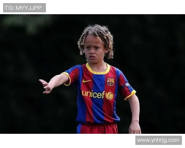 哈维西蒙斯:从青年才俊到足坛新星的成长之路与未来展望 哈维西蒙斯:从青年才俊到足坛新星的成长之路与未来展望